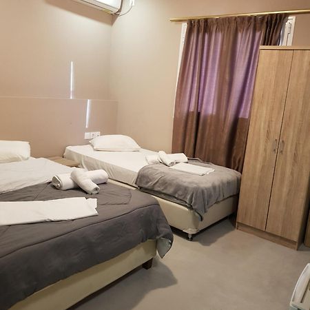 Lux Hotel Pireu Quarto foto
