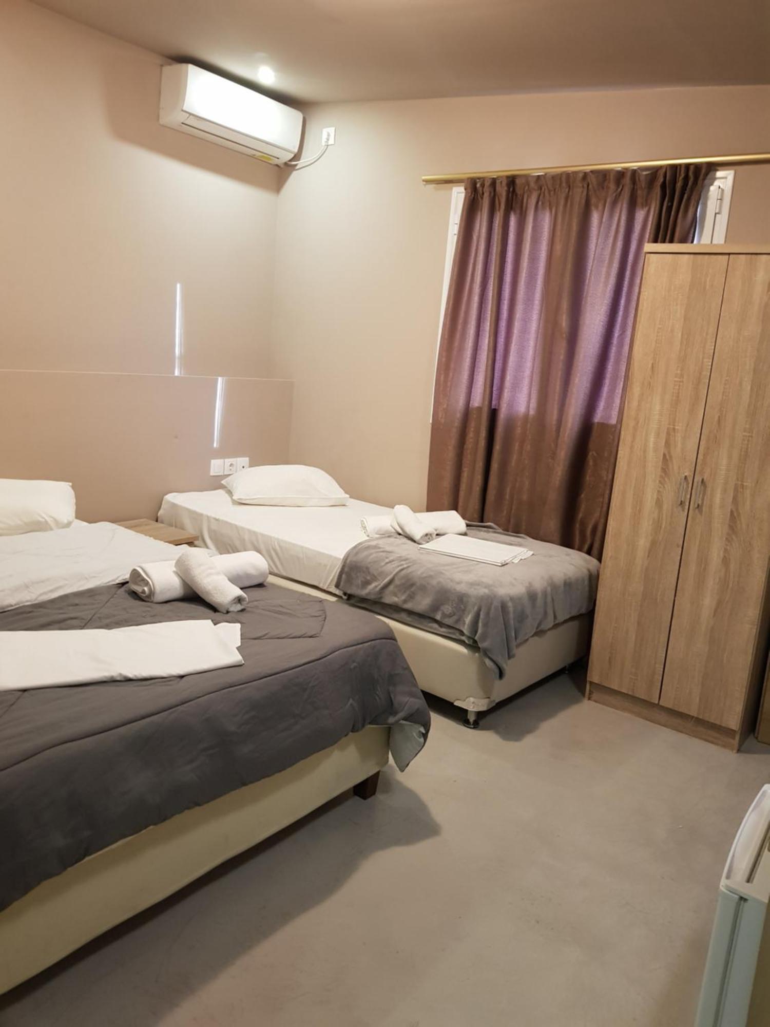 Lux Hotel Pireu Quarto foto